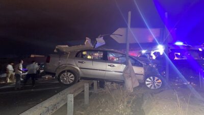 Malatya'nın Yeşilyurt ilçesinde kontrolden çıkan otomobilin orta refüje çarpması sonucu