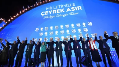 Cumhurbaşkanı Erdoğan’ın katıldığı programda AK Parti’ye geçen 10 yeni ismin
