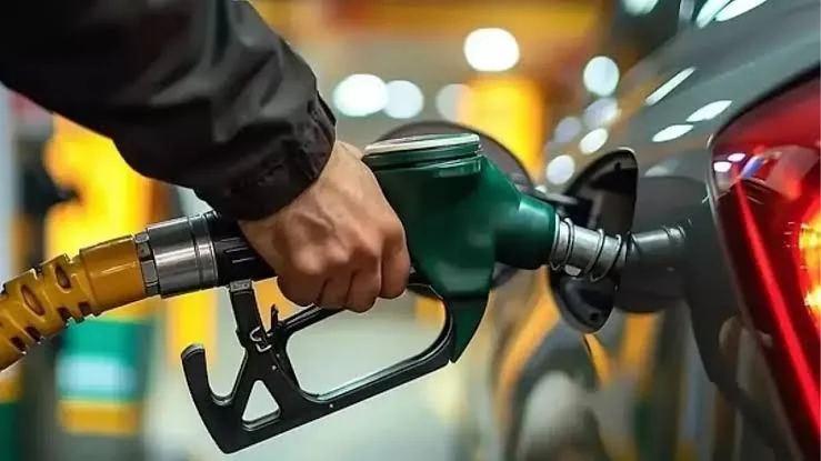 Brent petrol fiyatlarındaki hareketlilik akaryakıt fiyatlarına yansımaya devam ediyor. Benzinin