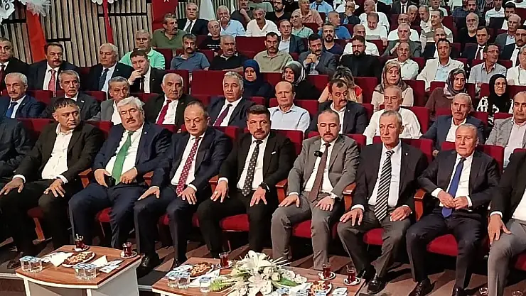Battalgazi Belediyesi Konferans salonunda gerçekleştirilen MHP Battalgazi İlçe Kongresinde yeni