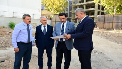 Battalgazi Belediye Başkanı Bayram Taşkın, yapımında sona gelinen aşevinde incelemelerde