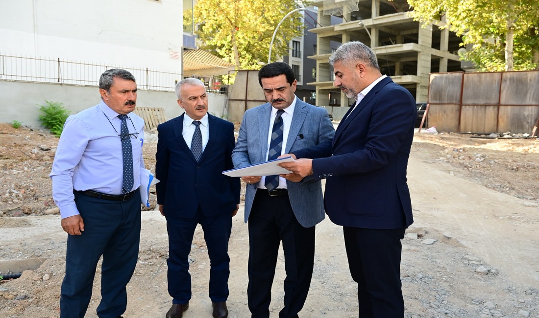 Battalgazi Belediye Başkanı Bayram Taşkın, yapımında sona gelinen aşevinde incelemelerde