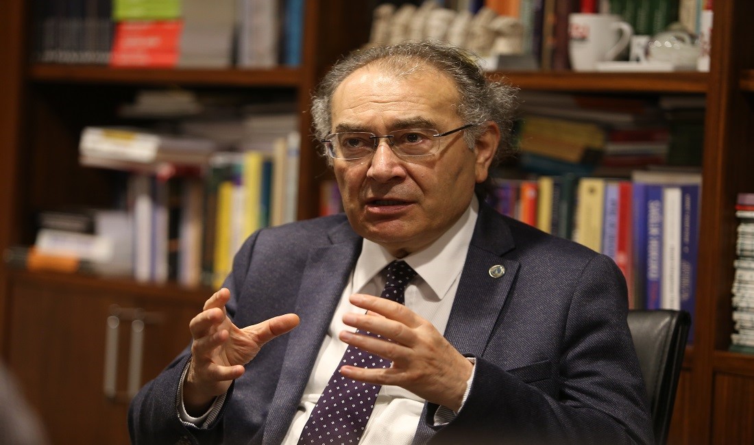 Üsküdar Üniversitesi Kurucu Rektörü, Psikiyatrist Prof. Dr. Nevzat Tarhan, sosyal