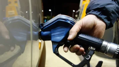 Akaryakıt fiyatlarında LPG ve motorin için yeni fiyat değişiklikleri gündemde.